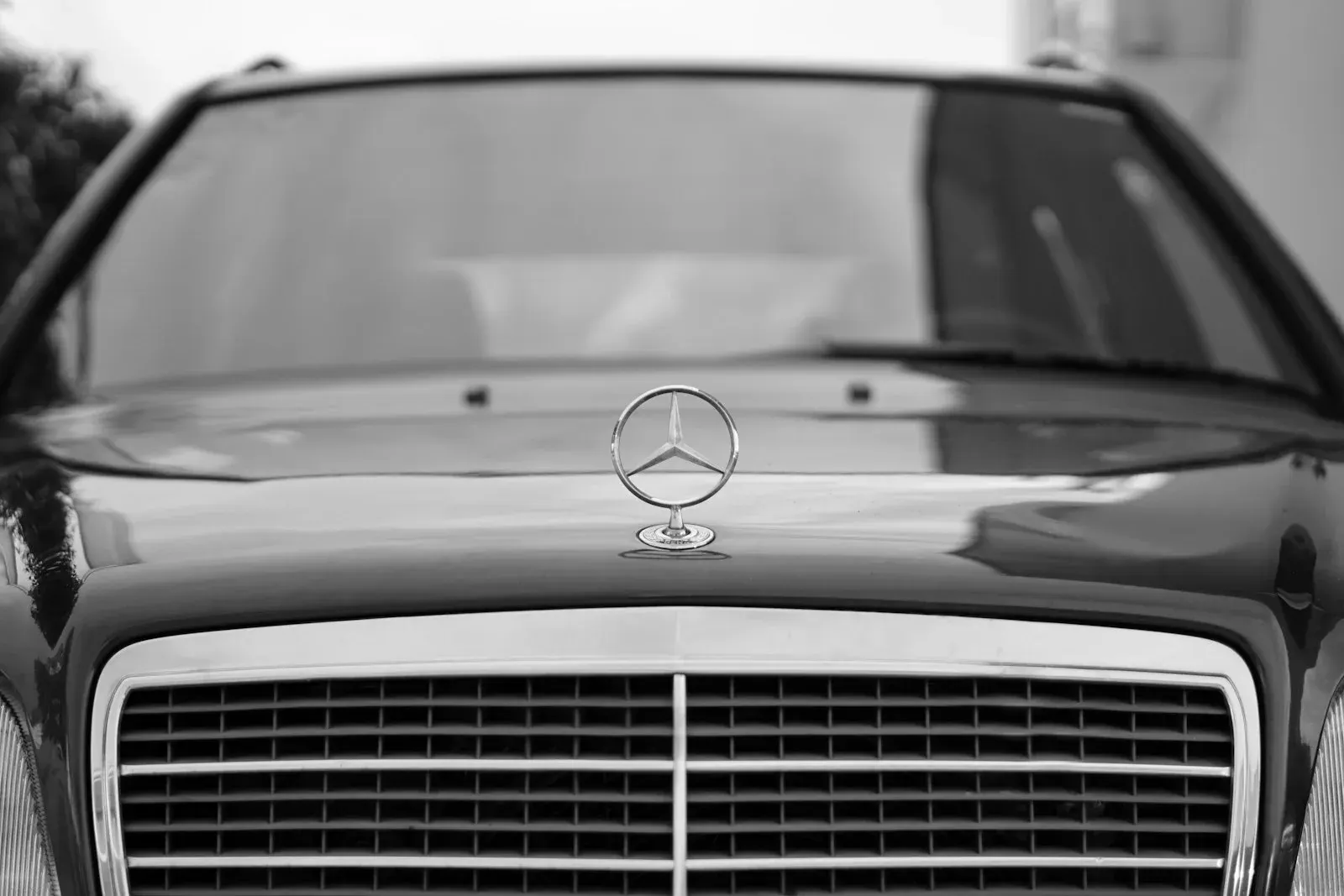 Mercedes-Benz executive saloon