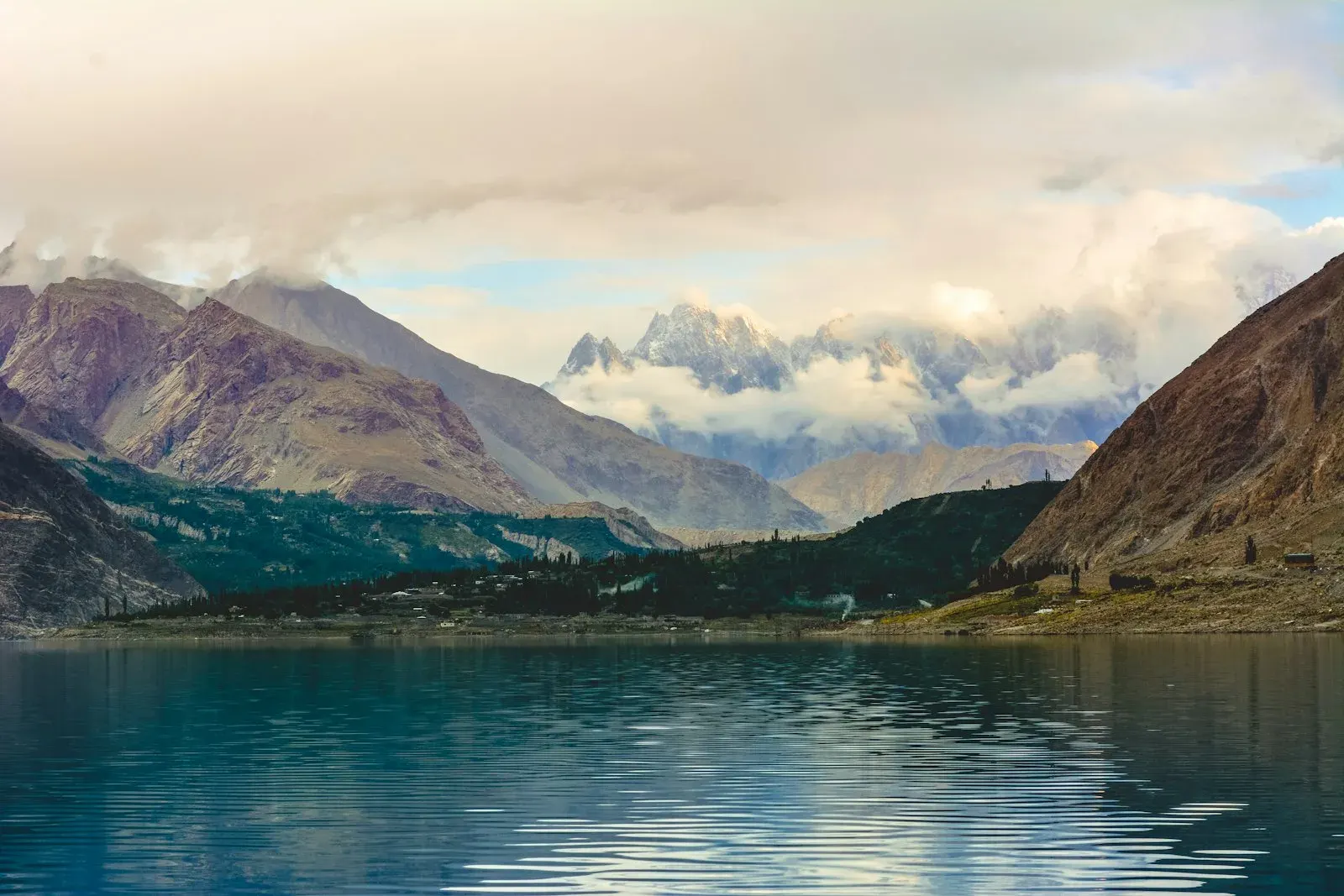 Green and brown mountains beside an alpine lake